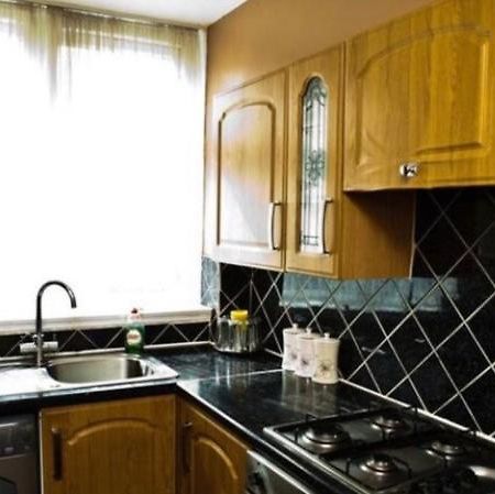 Ensuite With Kitchen Ext Large Room With Balcony In Zone 2 런던 외부 사진