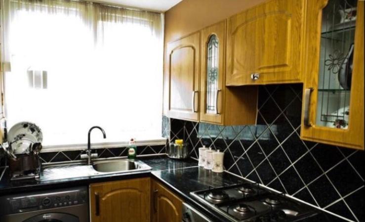 Ensuite With Kitchen Ext Large Room With Balcony In Zone 2 런던 외부 사진
